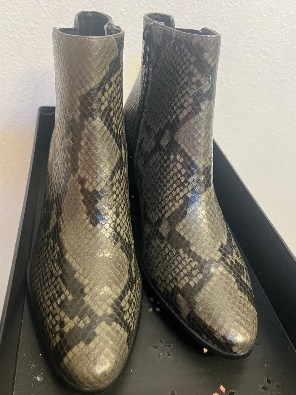 Calvin Klein $119 Fioranna Ankle Booties NWOT